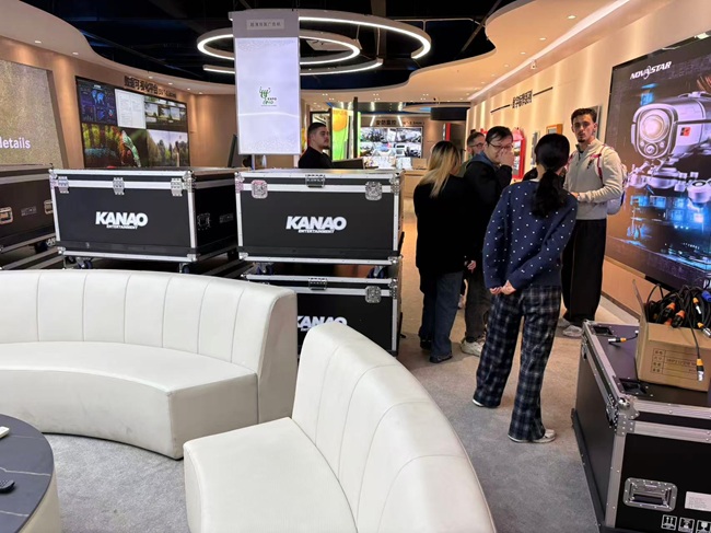 法國客戶組團到華邦瀛學習LED顯示屏維修的真實經歷 法國客戶組團到華邦瀛學習LED顯示屏維修的真實經歷